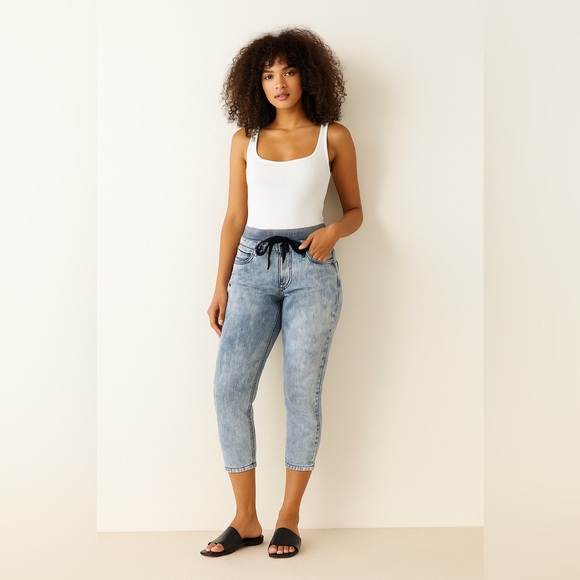 Liverpool Jeans Company Denim - Liverpool Jeans Company Crop Relaxed Jeans. High stretch.